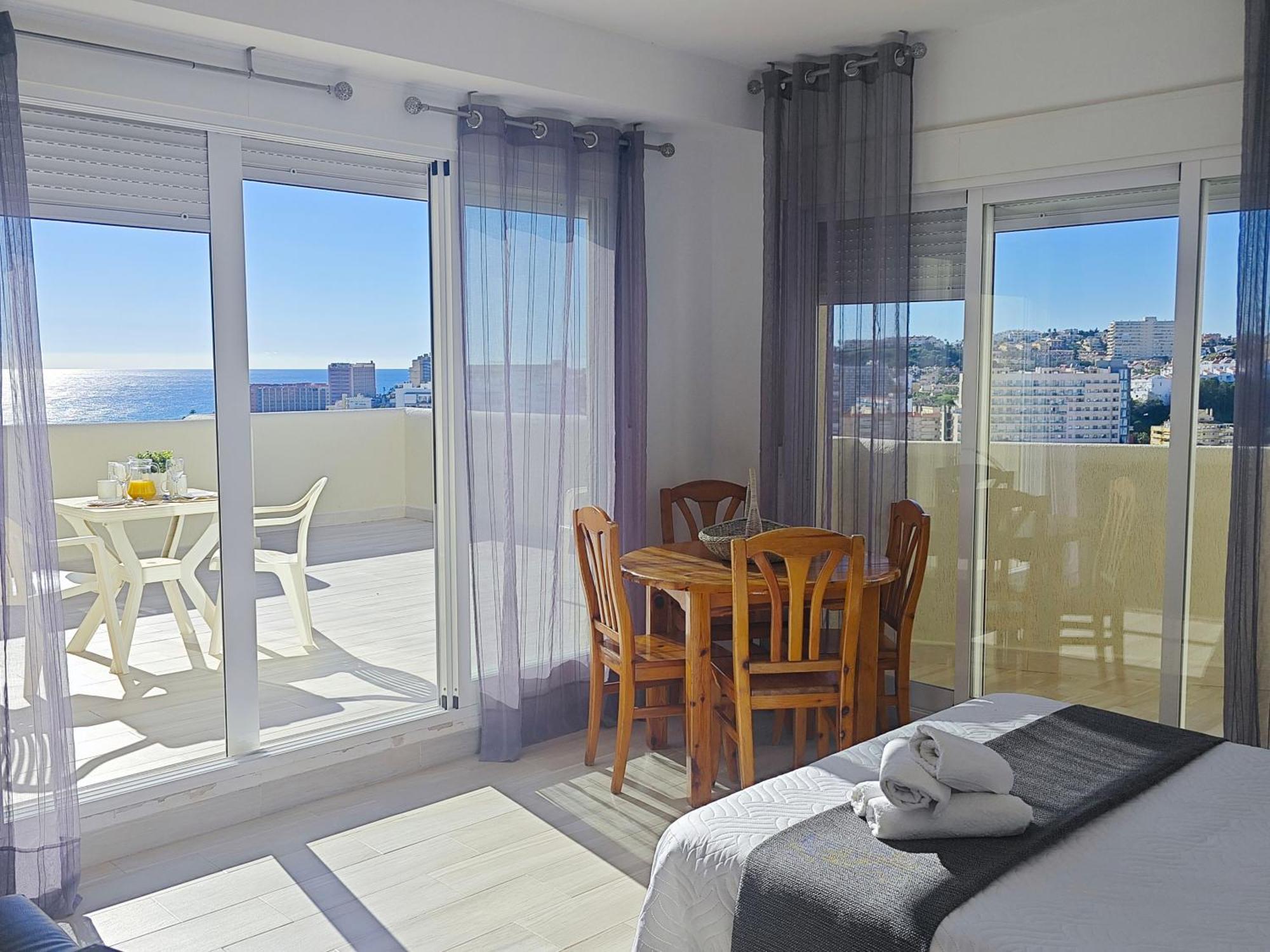 El Estudio De La Playa Benalbeach Vistas Al Mar Benalmádena Exterior photo